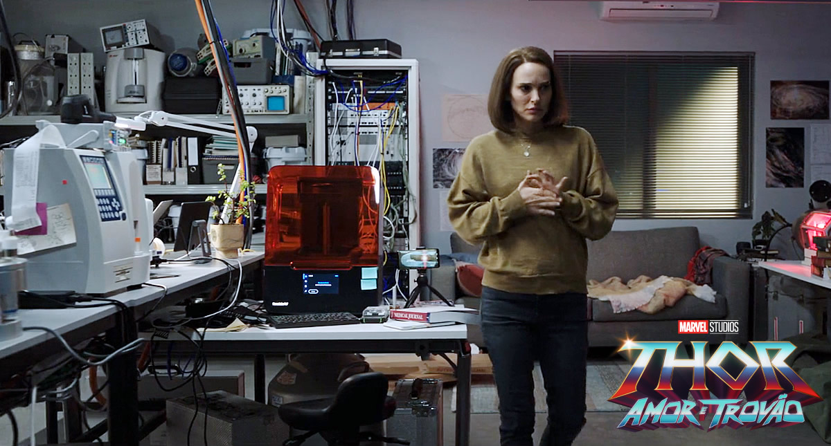 Impressora 3D Form 3+ da Formlabs em cena de Thor Amor e Trovão da Marvel Studios