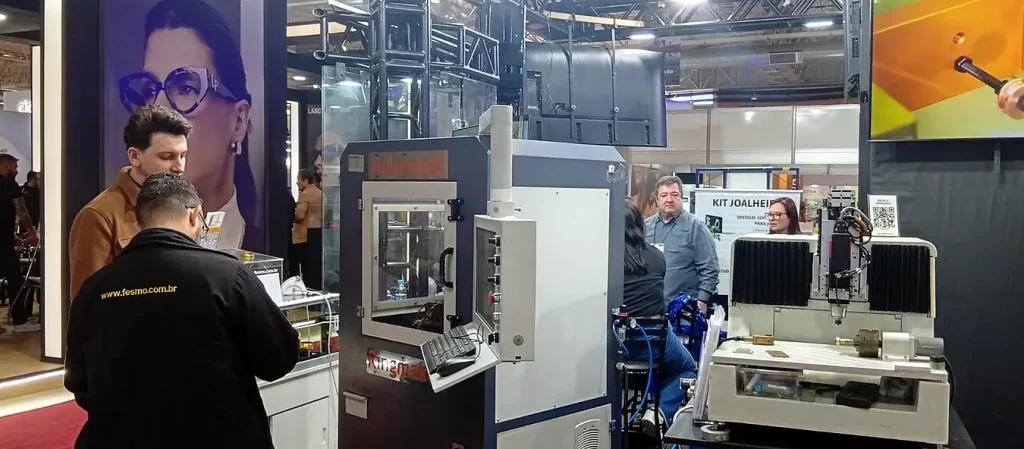Ajorsul Fair Mercoóptica 2025 | FESMO apresenta soluções em impressão 3D no evento