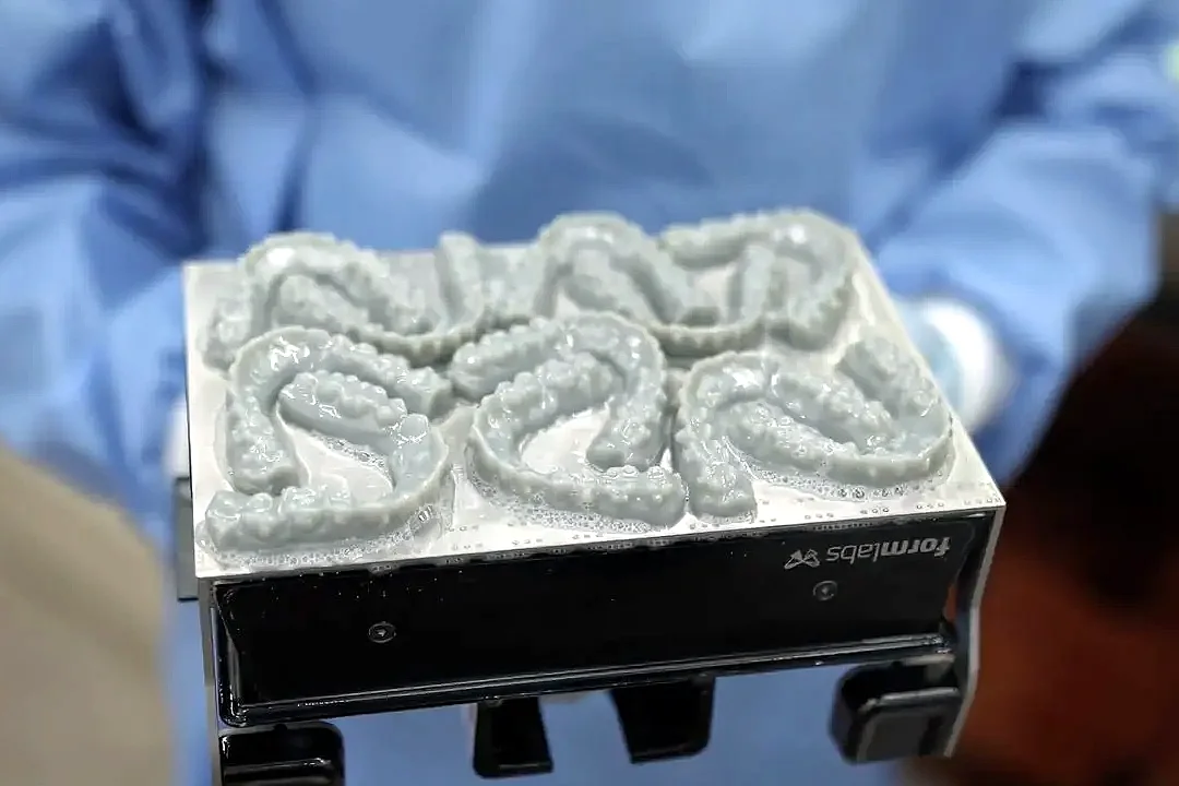 Fabricação de alinhadores Transparentes de alto rendimento com Formlabs Form 4B